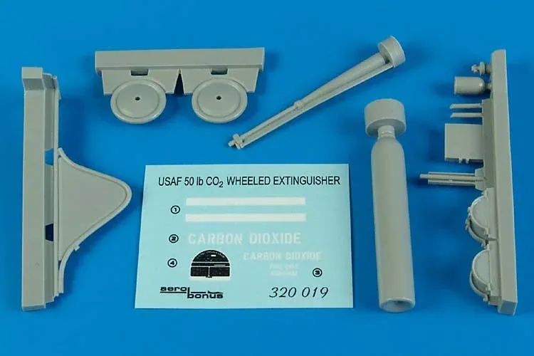 Aires 320019 v měřítku 1/32 – model pojízdného hasicího přístroje CO2 50 lb USAF
