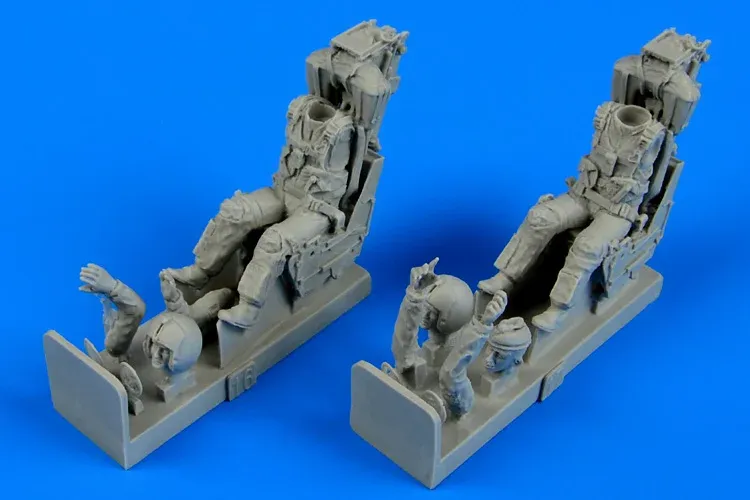 Sada Aires 480070 1/48 – figurky pilota a operátora US Navy s vystřelovacími sedačkami pro F-4 Phantom II