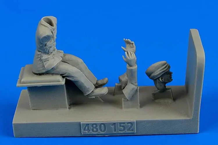 Resinová figurka Aires 480152 řidič RAF pro Albion Fueller v měřítku 1/48