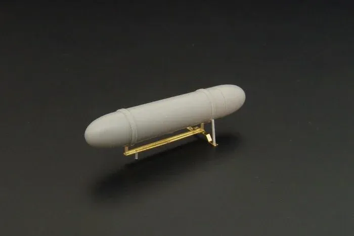Resinová sada Brengun BRL48068 — dvě britské nádrže 50 gal cigar s nosníkem, 1/48