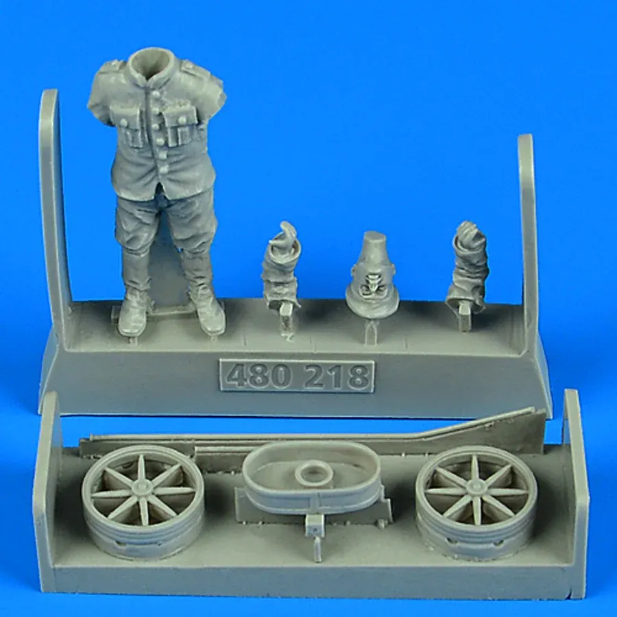 Aires 480218 1/48 figurka leteckého mechanika WWI s ručním vozíkem na ocasní ostruhu