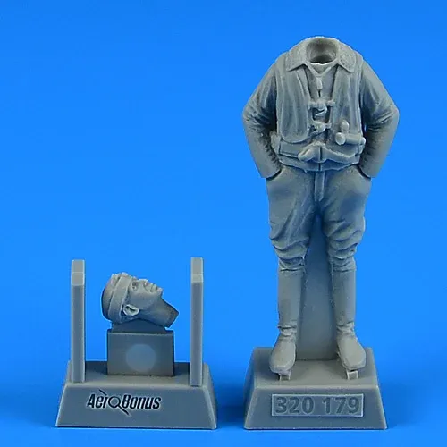 Resinová figurka Aires 320179 německý pilot Luftwaffe v měřítku 1/32