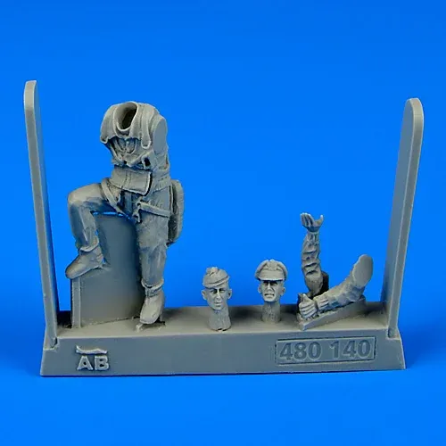 Figurka Aires 480140 – americký stíhací pilot U.S.A.F. 2. světové války v měřítku 1/48