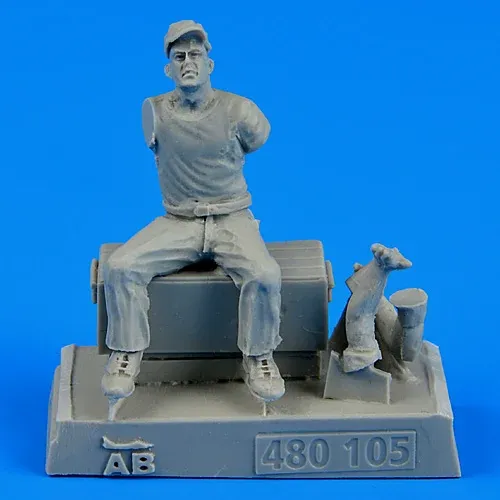 Figurka Aires 480105 – mechanik letectva US Army, 2. světová válka, měřítko 1/48