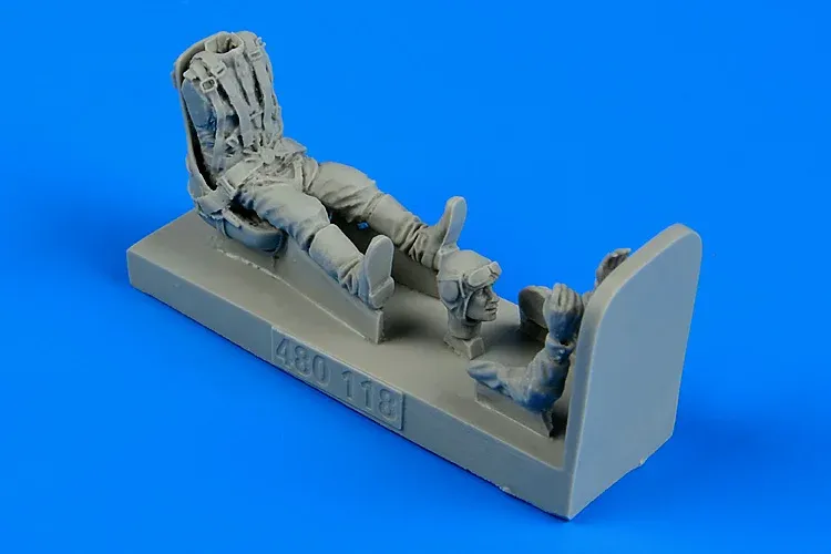 Figurka ruského stíhacího pilota se sedačkou Aires 480118 v měřítku 1/48 pro model La-5