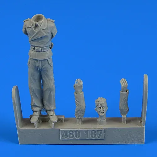 Figurka Aires 480187 německý tankista Trooper D v měřítku 1/48