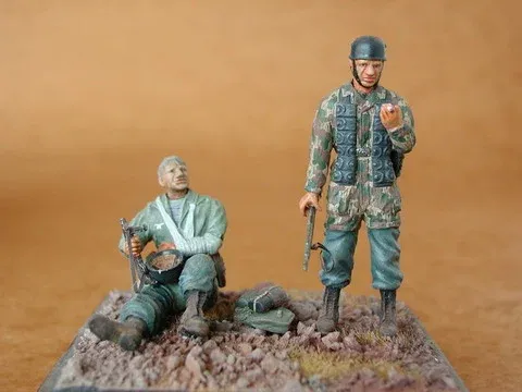 Resinové figurky CMK F35003 němečtí výsadkáři v měřítku 1/35, sada dvou figurek