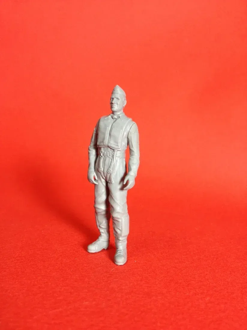 Resinová figura Pilot Replicas 48P001 švédský pilot 1/48 v letecké výstroji, nenabarvená