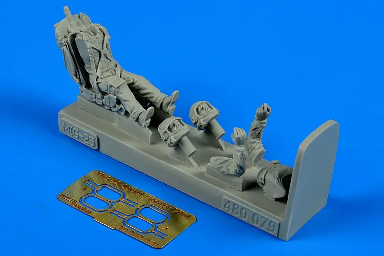 Aires 480079 figurka sovětského pilota s vystřelovacím sedadlem pro MiG-25 v měřítku 1/48
