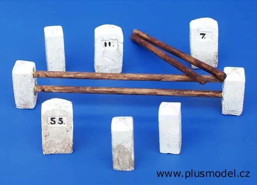 Sada silničních patníků Plus Model 084 v měřítku 1/35, odlitky z tvrzené sádry a dřevěné díly