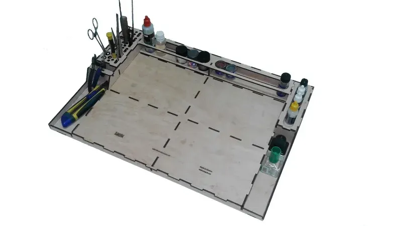 Modelářská pracovní stanice LMG WO-05 Workstation A3 z překližky s ohraničenou pracovní plochou