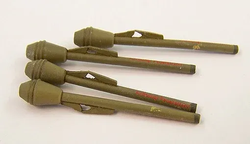 Sada dílů a obtisků Plus Model EL055 Panzerfaust 60 v měřítku 1/35
