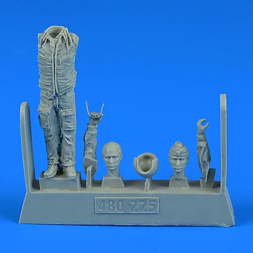 Figurka pilota Aires 480225 v měřítku 1/48 pro moderní ruský vojenský cvičný letoun