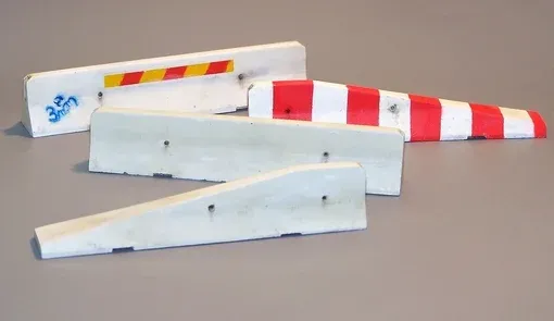 Resinové díly Plus Model 4042 betonové zátarasy dlouhé v měřítku 1/48