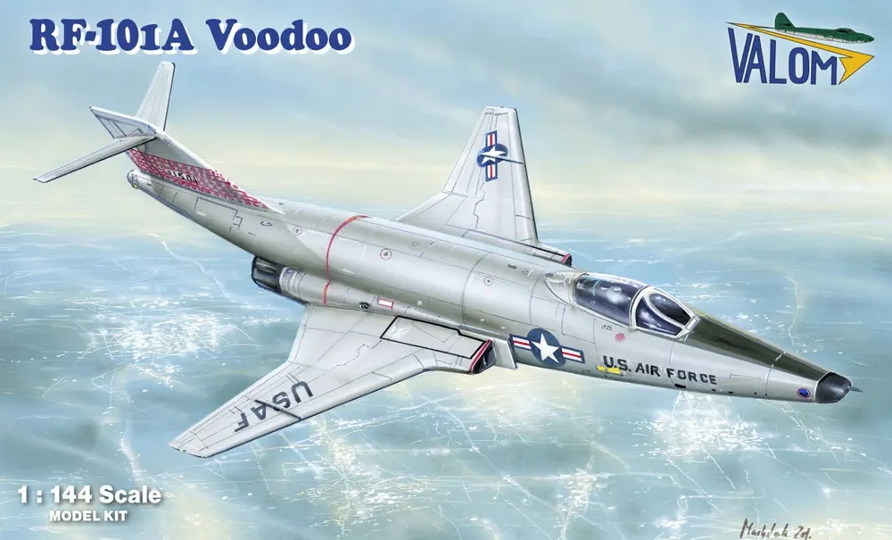 Plastová stavebnice Valom 14441 RF-101A Voodoo v měřítku 1/144 – krabice s modelem