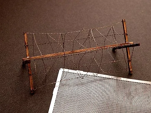 Set ostnatého drátu Plus Model 1/35 – aršík fotoleptů a dřevěné díly pro dioráma