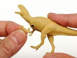 Krabice stavebnice Tamiya Clic Loc 28501 Fukuiraptor 1:35 s modelem dinosaura na podstavci — obrázek 9