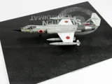 Výstavní podložka Red Fox Studio 1/72 s potiskem asfaltu a znakem finského letectva, 300 × 230 mm — obrázek 4