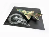 Diorámová podložka Red Fox Studio RFSDB-48027 1/48 s asfaltem a znakem finského letectva, 380×320 mm — obrázek 3