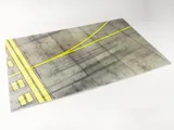 Letištní podložka Red Fox Studio 1/32 Airfield Diorama Base Type 2 s betonovými panely a žlutými čarami — obrázek 2
