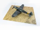 Výstavní podložka Red Fox Studio RFSDB-32005 1/32 s potiskem okrové cihlové dlažby, 380 × 320 mm — obrázek 3