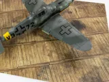 Výstavní podložka Red Fox Studio RFSDB-32007 1/32 s potiskem hnědých dřevěných prken, 380 × 320 mm — obrázek 4