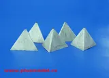 Resinové protitankové betonové zátarasy jehlanového typu Plus Model 130 v měřítku 1/35