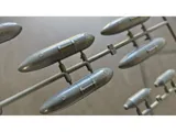 Sběratelský set Duke Hawkins 1/48 P-51D Mustang – krabice se stavebnicí, publikací a doplňky — obrázek 5