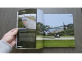 Sběratelský set Duke Hawkins 1/48 P-51D Mustang – krabice se stavebnicí, publikací a doplňky — obrázek 32