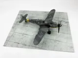 Podstavec pro diorámata Red Fox Studio RFSDB-35002 1/35 s betonovou čtvercovou dlažbou, 380×320 mm — obrázek 2