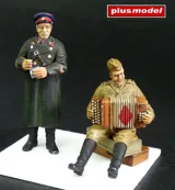 Resinová sada figurek Plus Model 132 vojáci Rudé armády 1/35 – harmonikář a důstojník NKVD — obrázek 2