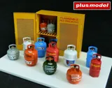 Resinový set Plus Model 518 lahve na propan butan v měřítku 1/35 pro dioráma — obrázek 2