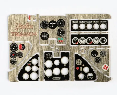 Předbarvená přístrojová deska Yahu Models YML3204 I.A.R. 81 v měřítku 1/32