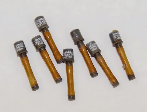 Resinová sada Plus Model EL052 německé granáty 1/35 s aršíkem obtisků