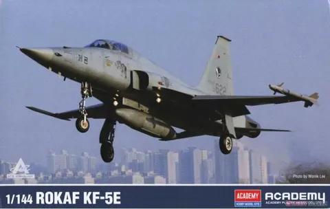 Krabice stavebnice Academy 12644 ROKAF KF-5E, plastikový model letadla v měřítku 1:144