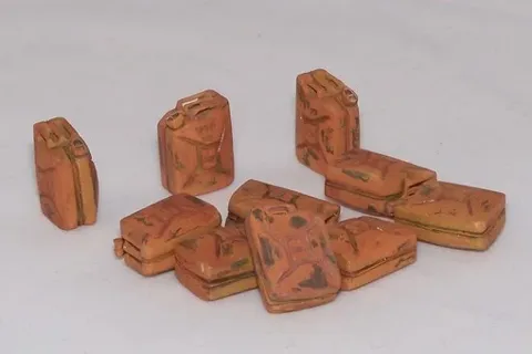 Resinové díly Plus Model 416 vyhořelé kanystry GB v měřítku 1/35
