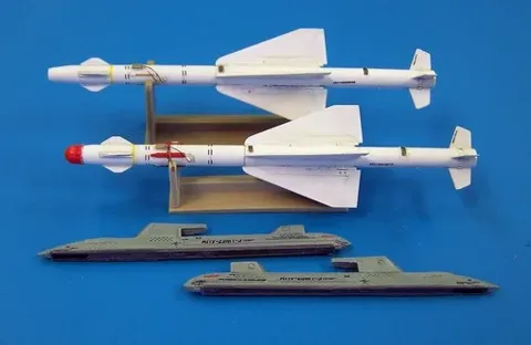 Resinová sada Plus Model AL4022 sovětská raketa R-24T Apex v měřítku 1/48