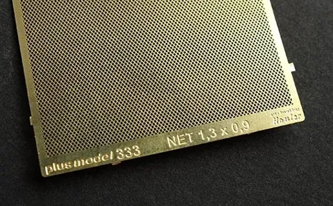 Fotoleptaný aršík Plus Model 333 kovová síť 1,3 x 0,9 mm v měřítku 1/35