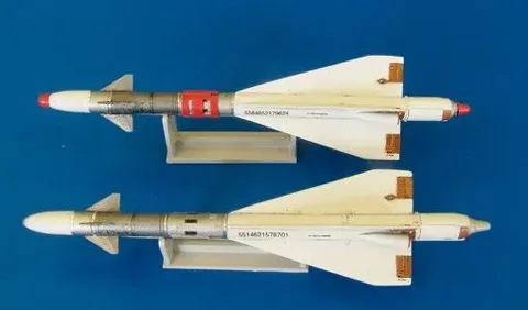 Resinová sada Plus Model AL4044 raketa R-40T AA-6B Acrid v měřítku 1/48 s fotolepty a obtisky