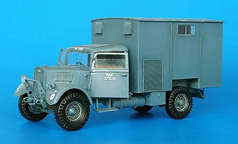 Resinová stavebnice Plus Model 199 britský nákladní vůz WOT 3 dílenský v měřítku 1/35