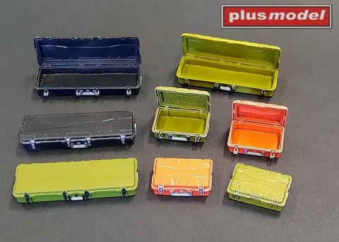 Sada 3D tištěných nízkých beden na nářadí Plus Model DP3022 v měřítku 1/35, 8 kusů