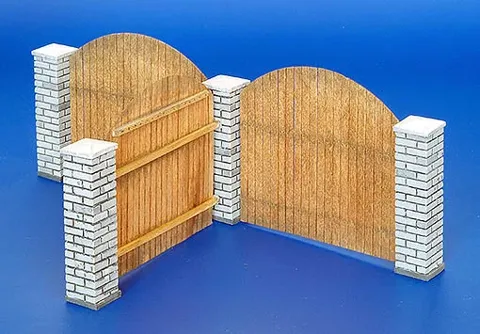 Plus Model 216 ohrada se sloupky 1/35 – resinové díly a laserem řezaný dřevěný plot