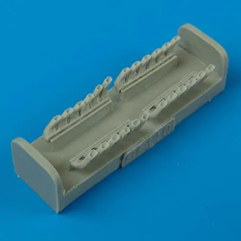 Resinové výfuky Quickboost QB72185 pro Bf 110C/D v měřítku 1/72 na licím bloku