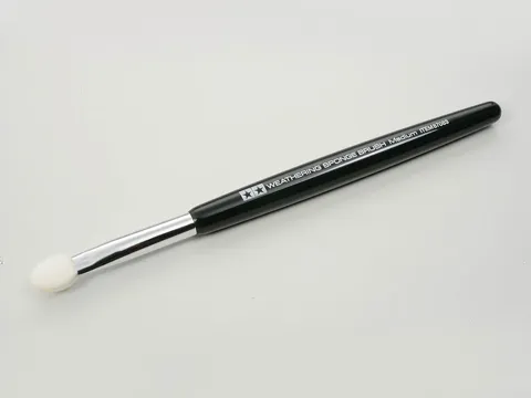 Pěnový aplikátor Tamiya 87083 Weathering Sponge Brush ve střední velikosti Medium