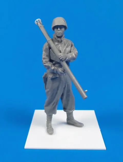 Resinová figurka CMK F35284 1/35 — voják US Army s bazukou M1A2