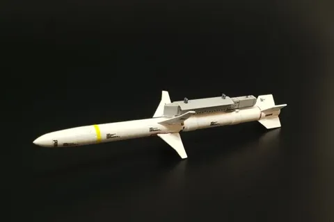 Resinové díly Brengun BRL32043 – dvě střely AGM-88 HARM v měřítku 1/32