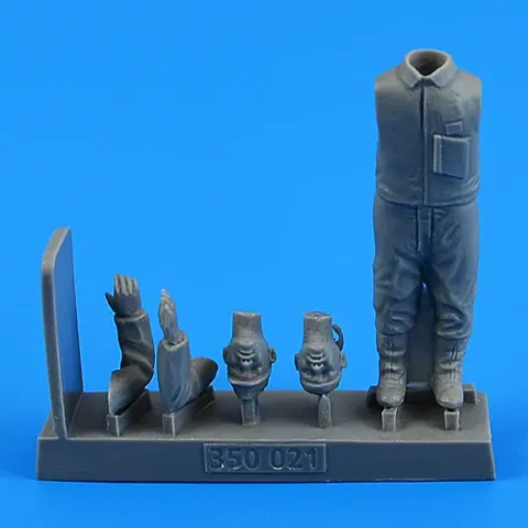 Figurka Aires 350021 japonský námořník pro Kaiten II v měřítku 1/35