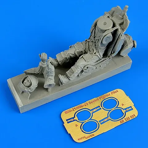 Aires 320051 sovětský pilot stíhačky s vystřelovací sedačkou pro MiG-21/MiG-23 v měřítku 1/32