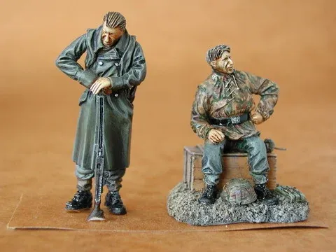 Resinové figurky CMK F35034 němečtí pěšáci po boji v měřítku 1/35, balení se dvěma figurkami