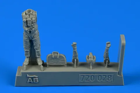 Resinová figurka Aires 720028 pilot US NAVY s taškou v měřítku 1/72